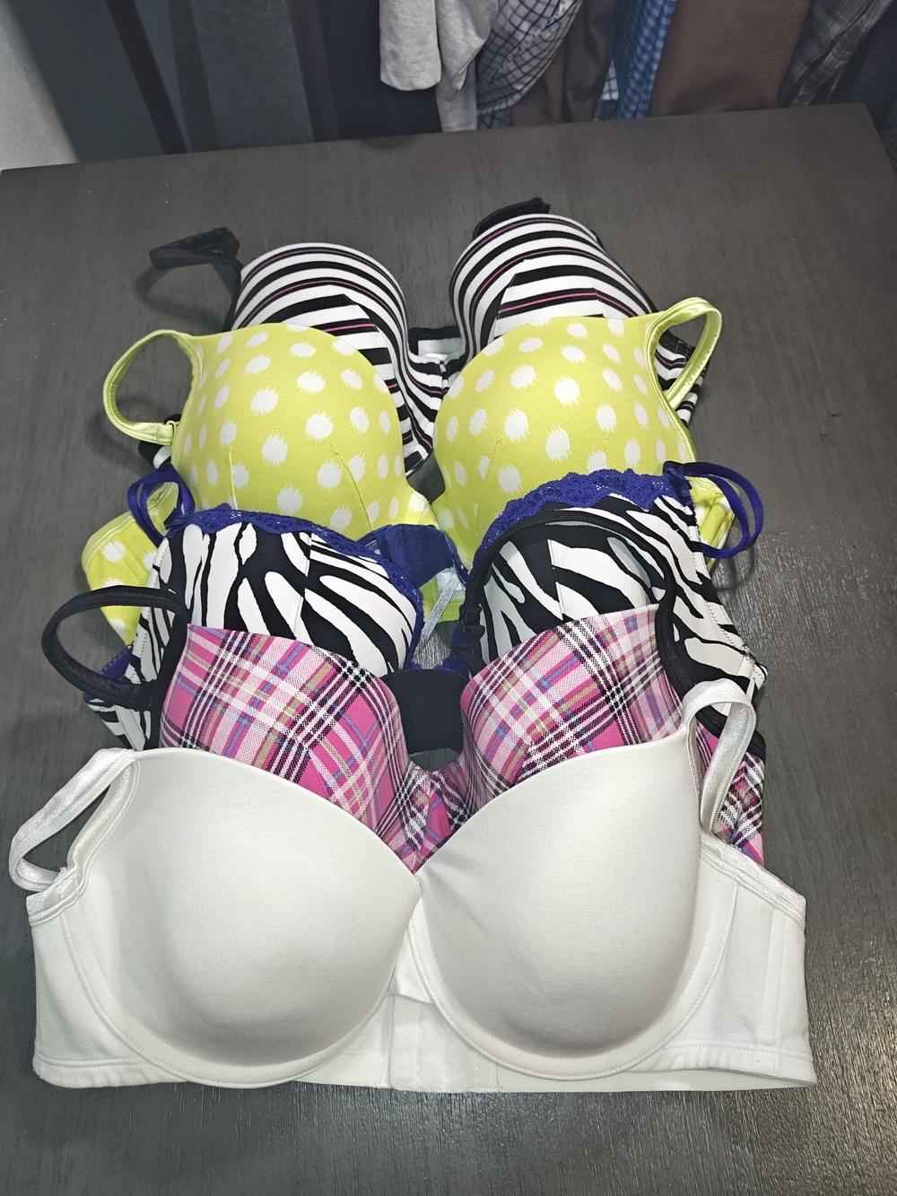 Cacique Woman's,Lot Of 5 Bras,In Great Condition,Size 42D